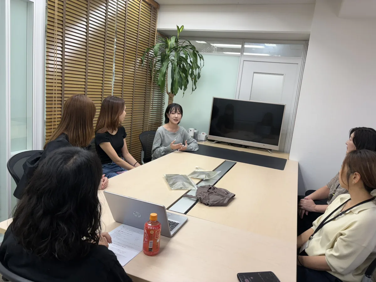 ピンクリボン月間に開いた女性社員の座談会の様子