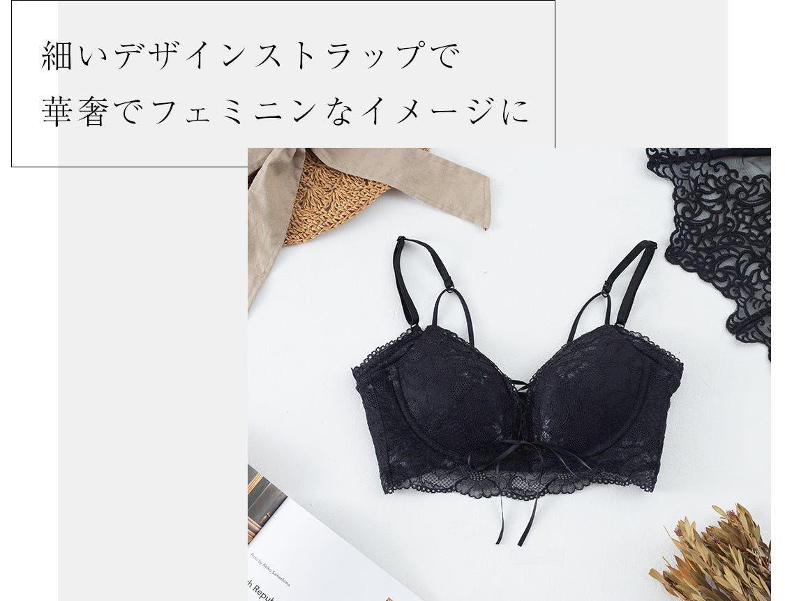 細いデザインストラップで華奢でフェミニンなイメージに
